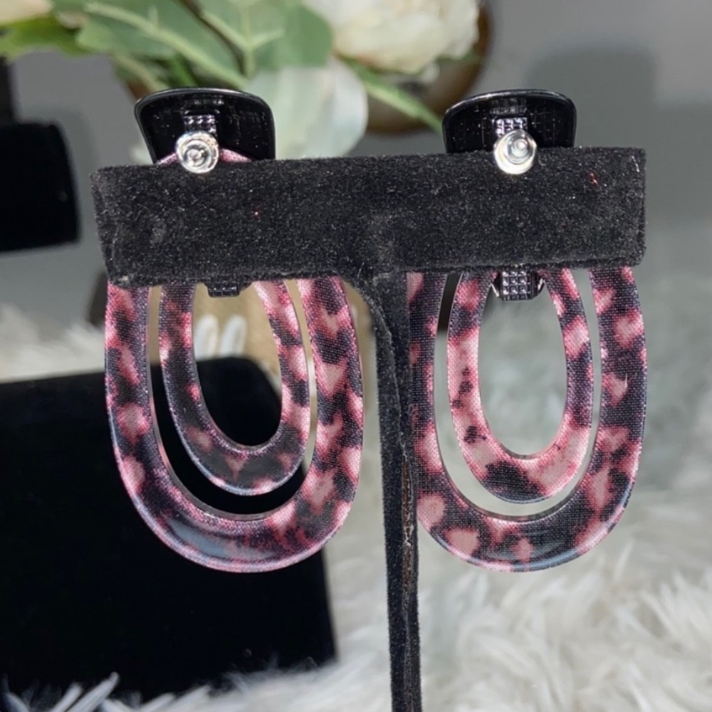 ✨ Retro Acrylic Python Print Statement Earrings ✨ - Picture 6 of 6